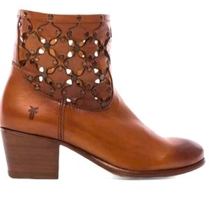 Frye courtney lace cut studded booties sz 10b perfect!